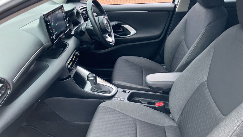 Toyota Yaris 1.5 Hybrid Design 5dr CVT Hybrid Hatchback